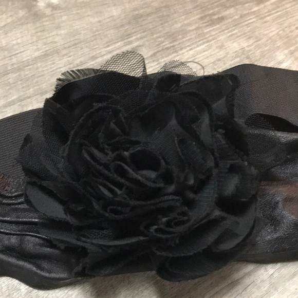 🔥SALE🔥White House Black Market Flower Belt - Picture 3 of 5